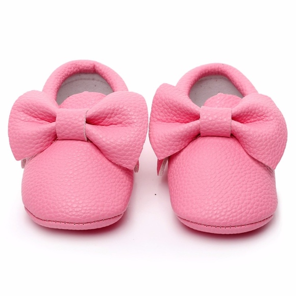 Other - NEW! Girls pink pebble soft sole baby moccs